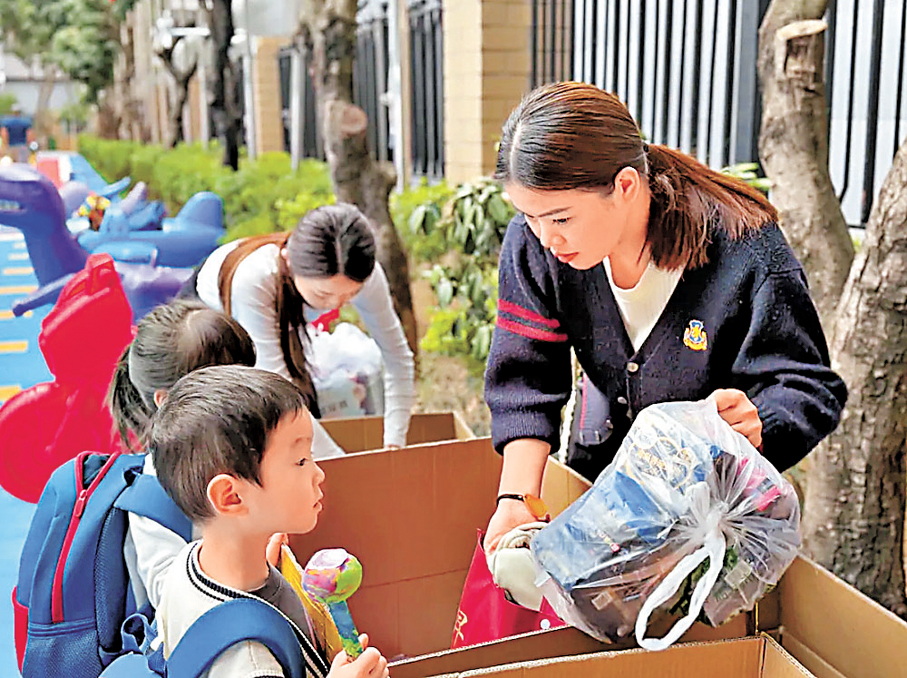 ●深圳童歌博爾幼兒園孩子們參與捐贈。受訪者供圖