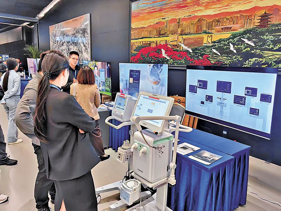 ●首批13家企業集中簽約入駐國家生物製造產業創新中心，劍指千億級生物製造集群。香港文匯報深圳傳真