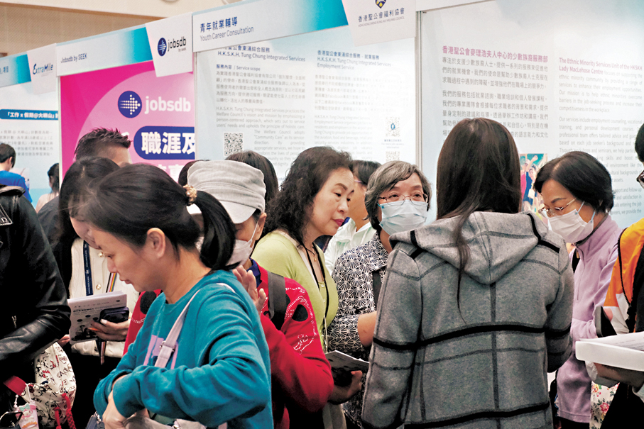 ●機管局昨日起舉行機場青年就業資訊日，提供超過1,500個職位空缺。 香港文匯報記者涂穴  攝