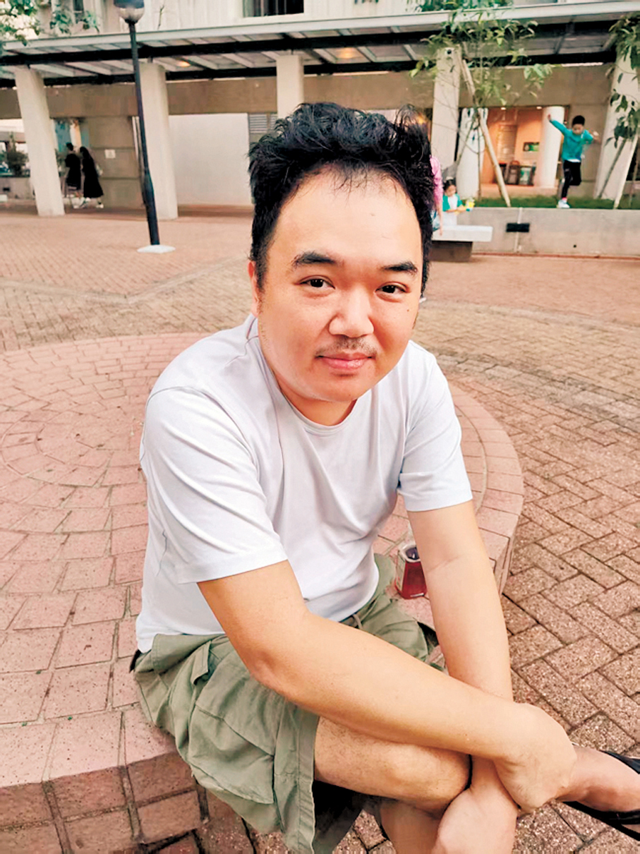 劉先生：區內巴士路線不足，只能出九龍及機場。繁忙時間班次不足，排隊人數太多，要等半小時或排幾班車才能上車，或有時一次來兩班車，有時等很久都沒有車。請問有什麼建議改善這些問題？