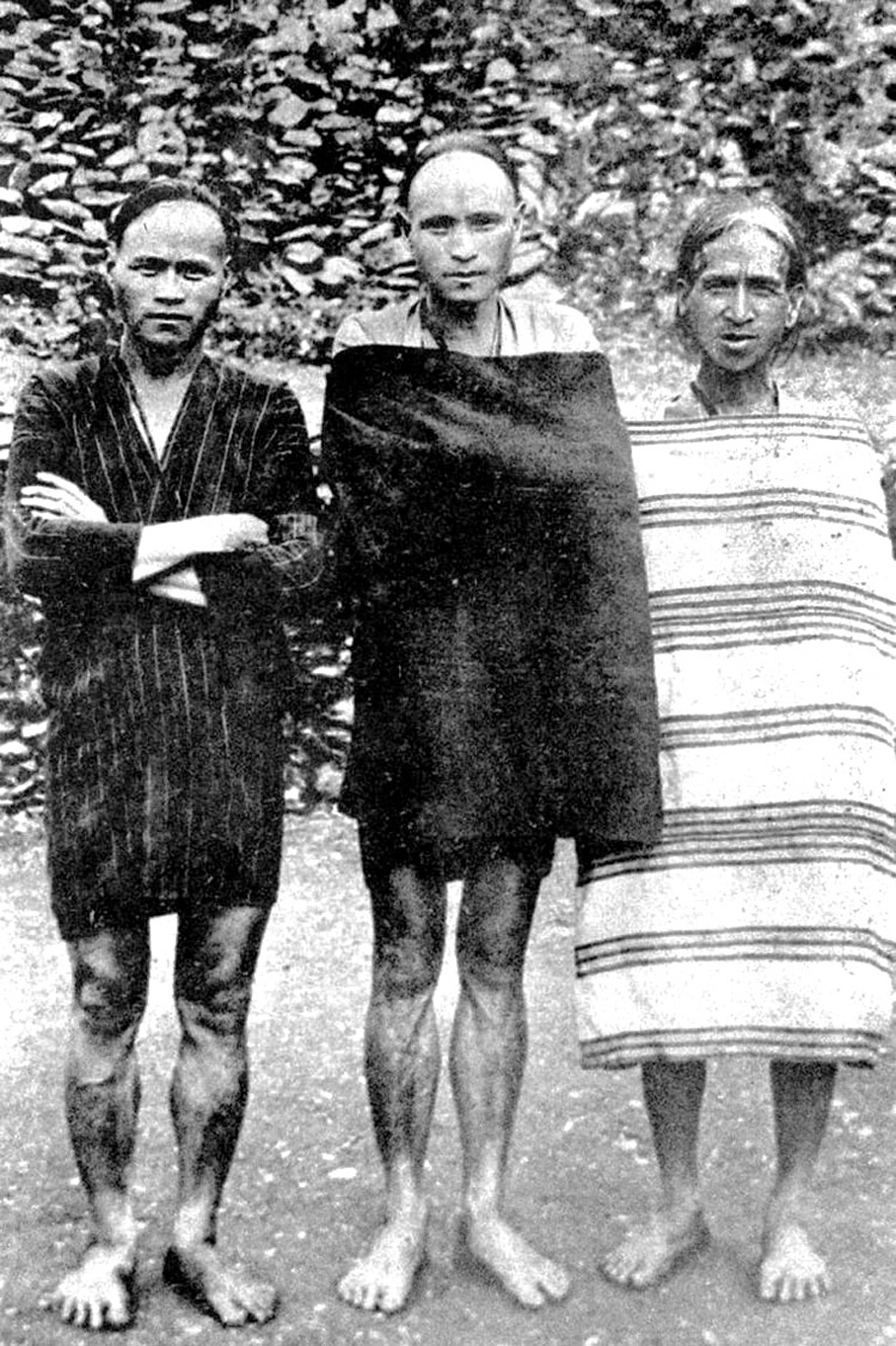 ●台灣霧社起義領袖莫那魯道（中）的照片。 資料圖片