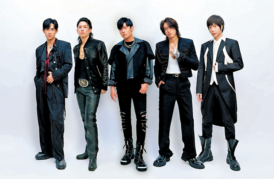 ●右起：阿信、言承旭、周杰倫、吳建豪和周渝民合作打造新歌《恒星不忘 Forever Forever》。