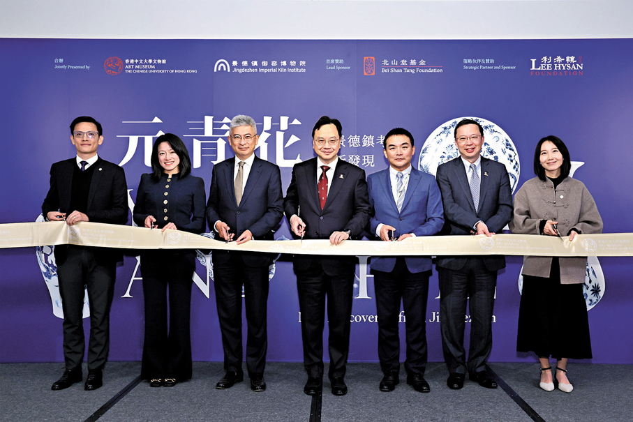 ●展覽的開幕典禮上，主禮嘉賓主持剪綵儀式。 主辦方供圖