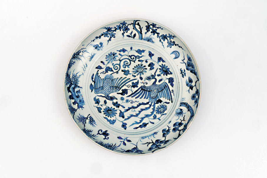 ●青花鸞鳳紋盤。香港中文大學文物館藏