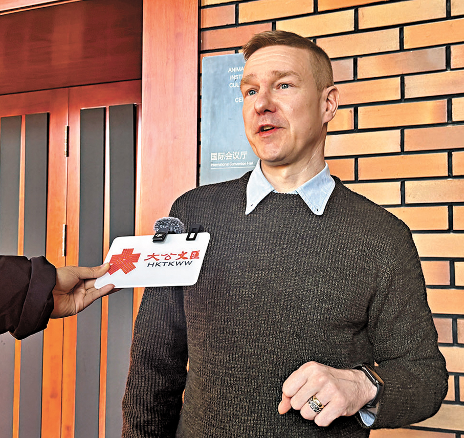 ●阿爾伯特·萊恩對中國動畫着迷。 香港文匯報記者林凱  攝