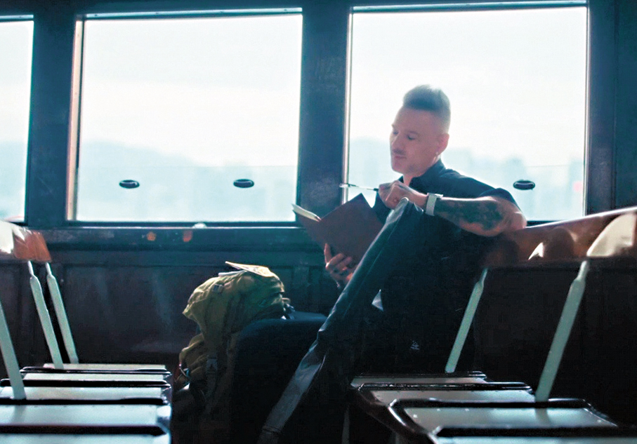 ●占士丁丁把在港生活的真實寫照日常融入歌曲MV中。