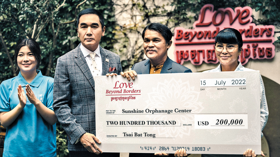 ●方中信戲中藉捐款洗黑錢。  劇照