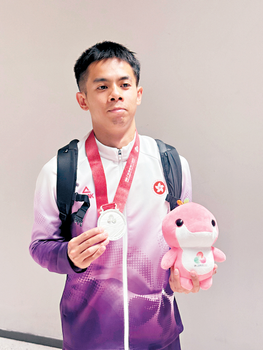 ●港隊鄧雨澤奪得男子跳遠T20級亞軍。香港文匯報記者李紫妍  攝