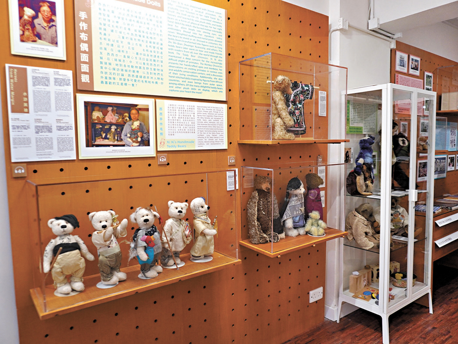 ●展覽精選多隻西西的手造毛熊、猿猴和非洲夏娃系列。
