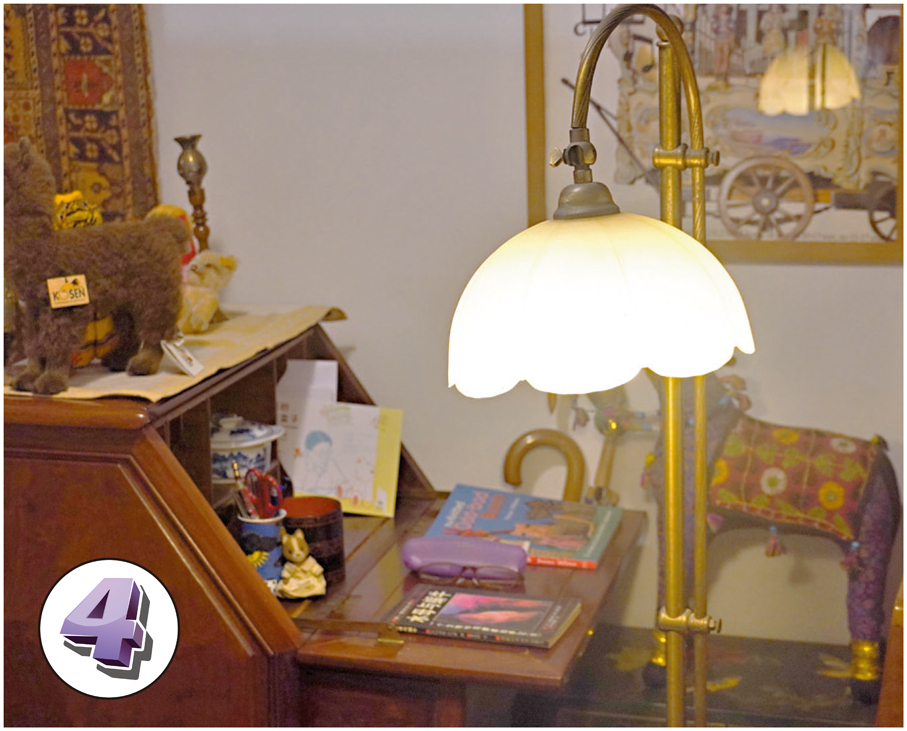 ●西西日常會在這張書枱寫作。