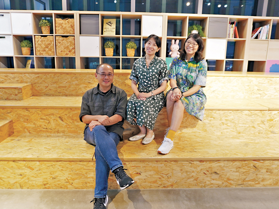 ●（左起）劉偉成、羅樂敏與黃怡講述策展背後的故事。