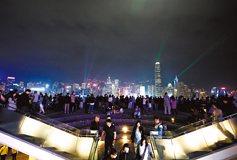 ●「幻彩詠香江」昨晚起恢復上演。 香港文匯報記者黃艾力  攝