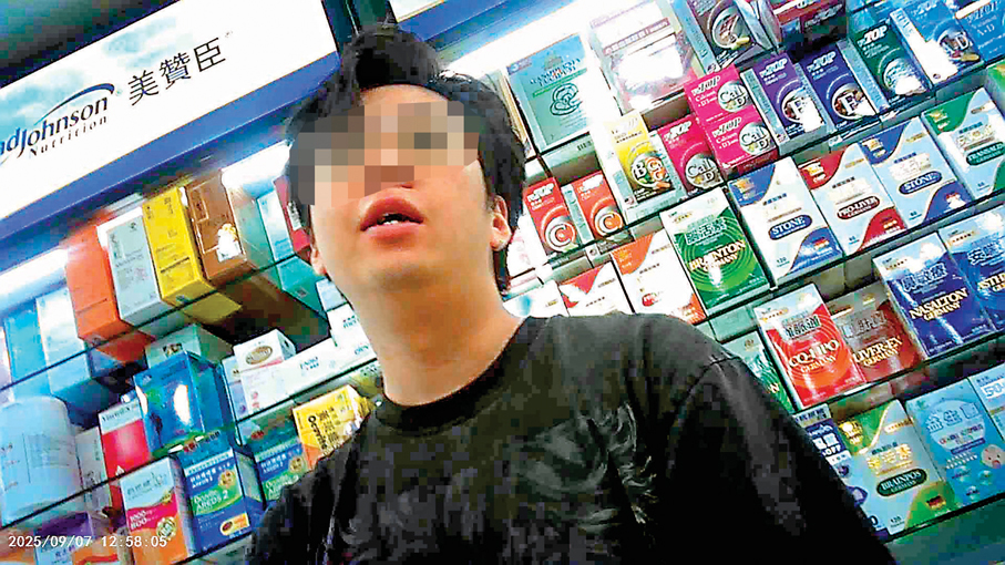 ●沙田區一間藥房的店員揚言「無須醫生紙」都可以「散買」處方藥「CYTOTEC」，每粒索價15元。 香港文匯報記者文禮願 攝
