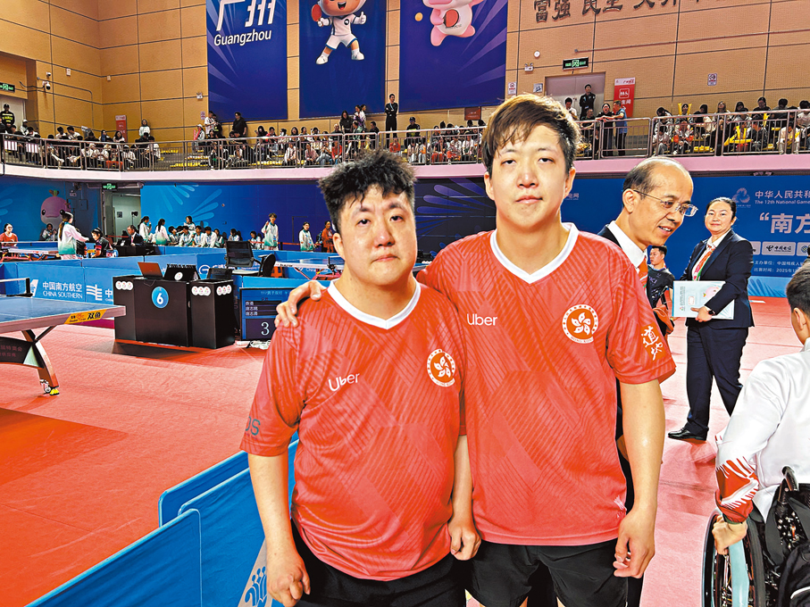 ●港乒兄弟檔唐志勇（左）與唐志銘攜手男雙摘銀。 香港文匯報記者敖敏輝  攝