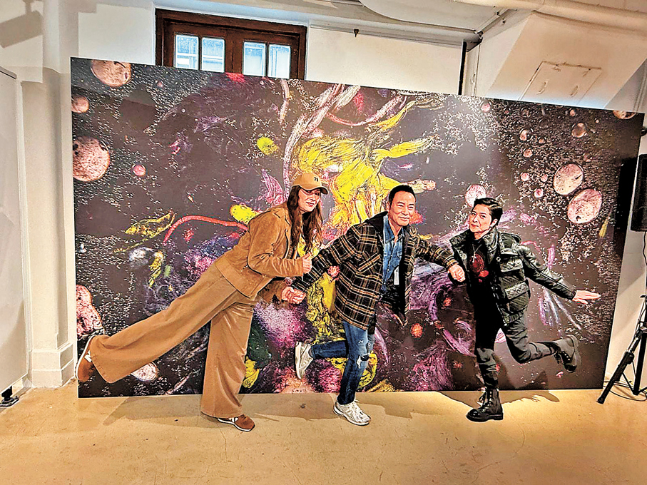 ●（左起）琦琦、任達華與邵美琪難掩鬼馬本色。 香港文匯報記者阿祖 攝