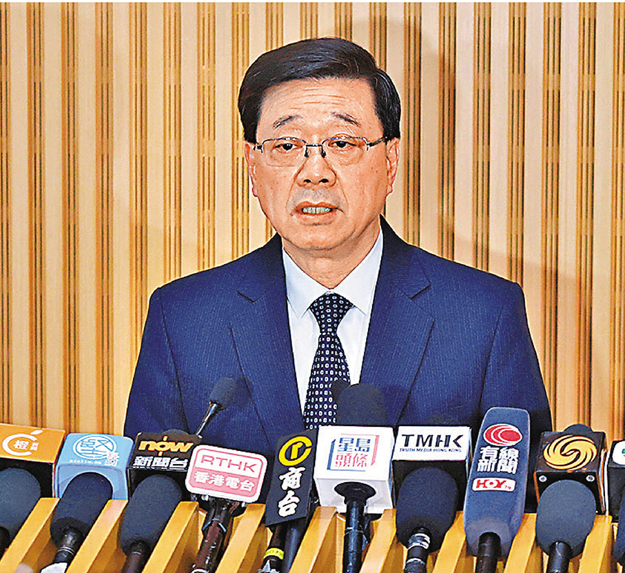 ●李家超表示，部門會主動提供資料，協助委員會蒐證。  香港文匯報記者北山彥  攝