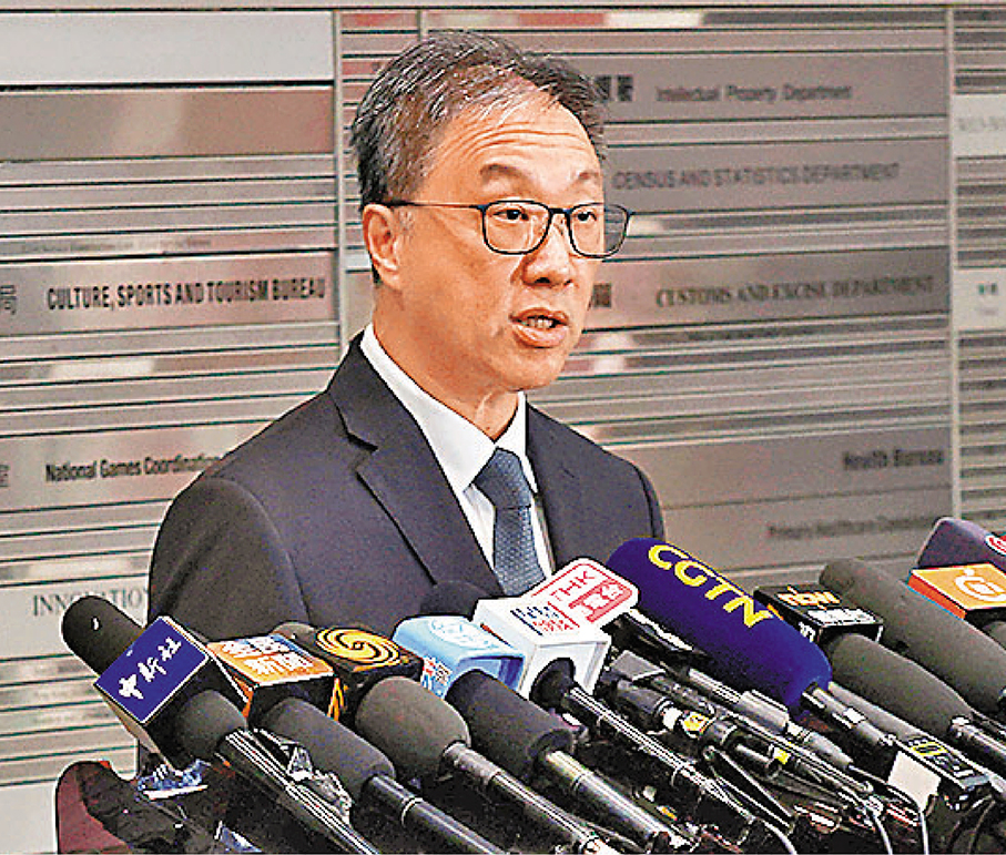 ●獨立委員會主席陸啟康法官會見傳媒。 香港文匯報記者北山彥  攝