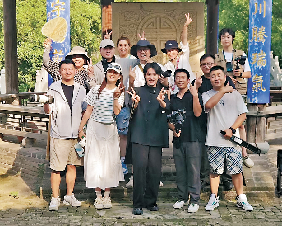 ●武懷琛與他的拍攝團隊。 香港文匯報瀋陽傳真