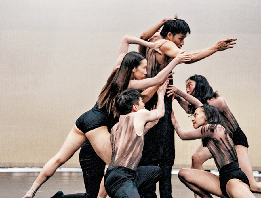 ●《血泉》靈感源於法國詩人波特萊爾的詩作《La Fontaine de Sang》。