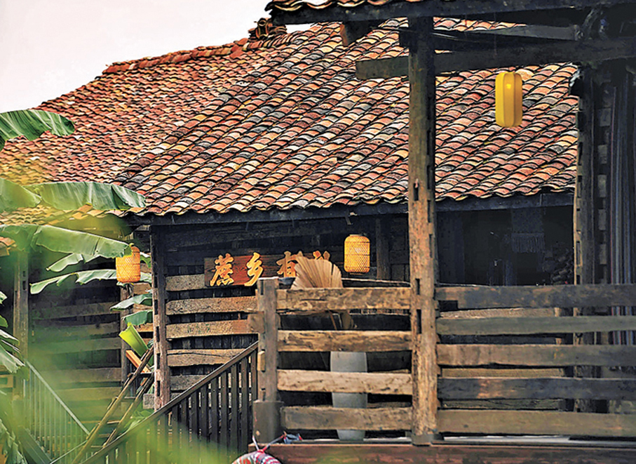 ●壯族風格的木製干欄式建築