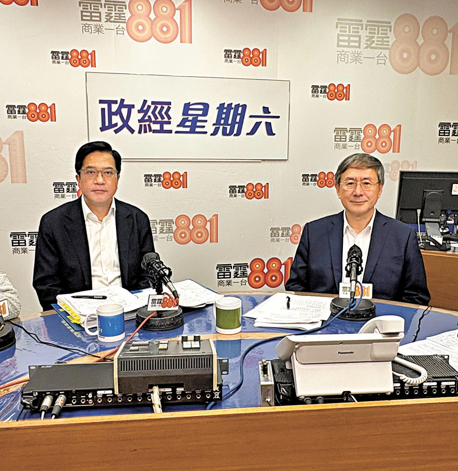 ●黃偉綸（左）和卓永興昨出席電台節目，談及大埔火災善後與災民安置等。