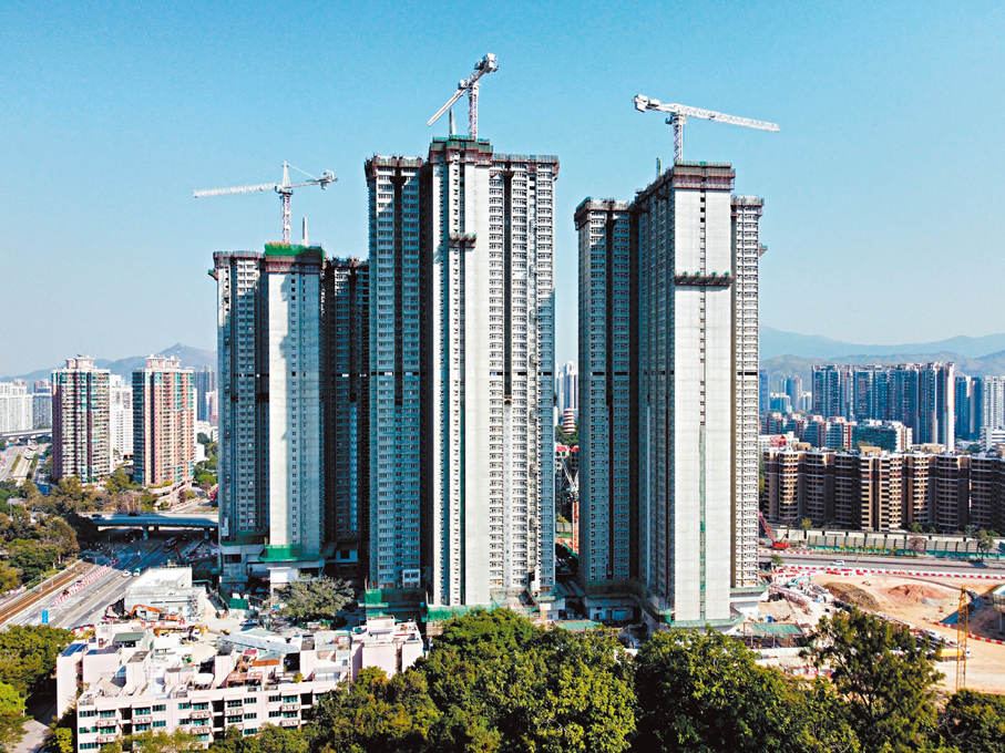 ●政府其中一個安置方案為跨區選居屋。圖為興建中的元朗居屋朗天苑。 資料圖片