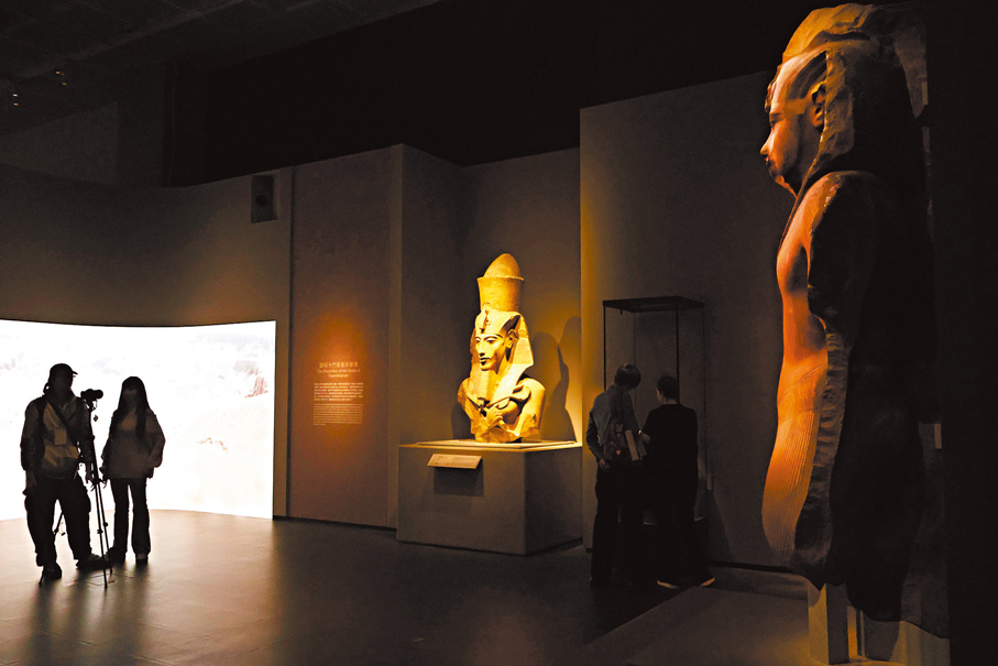●展覽展出圖坦卡門巨像及阿肯那頓巨像。