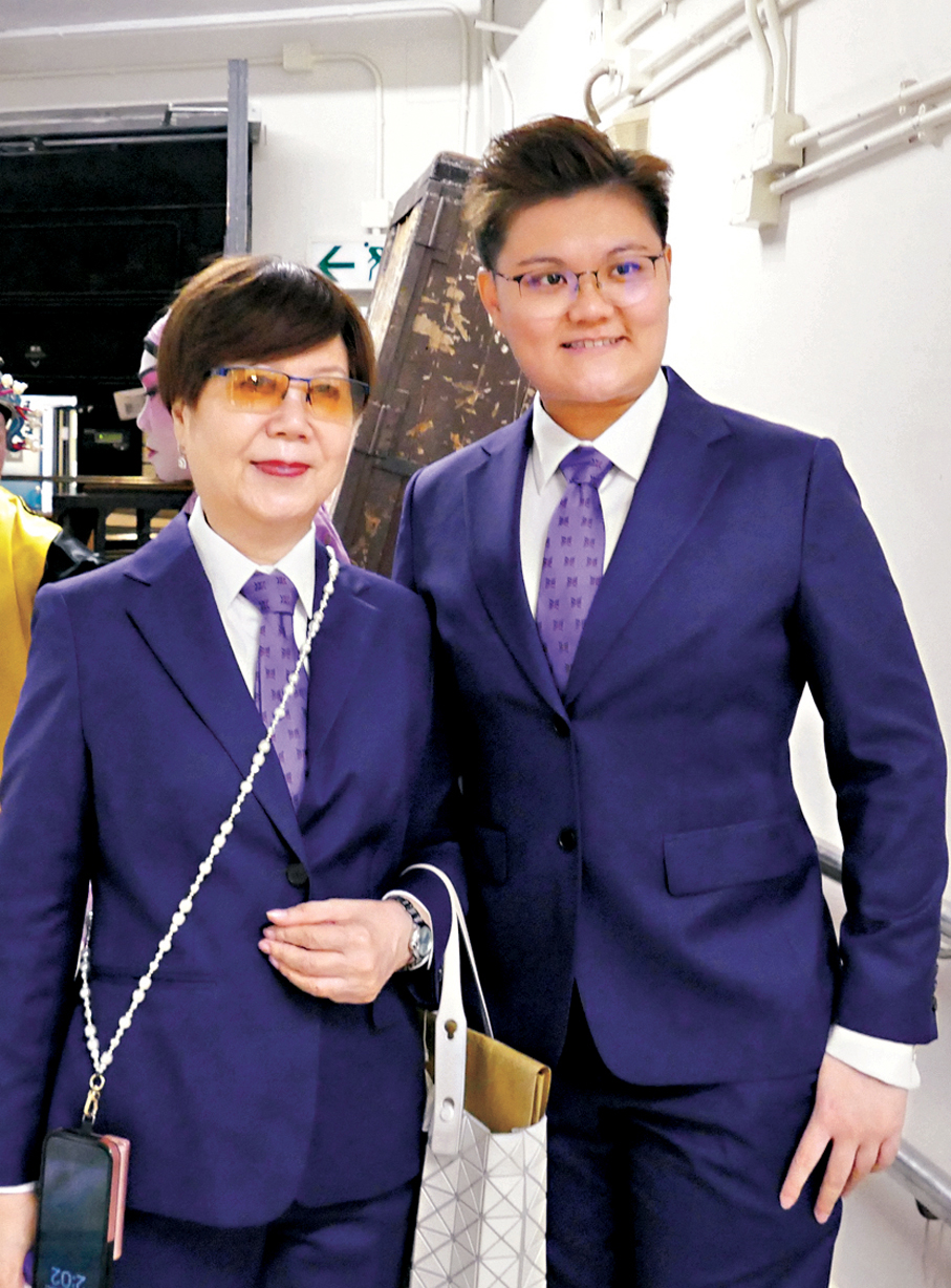 ●杜韋秀明（左）和杜詠心一直都是戲曲藝術的支持者。