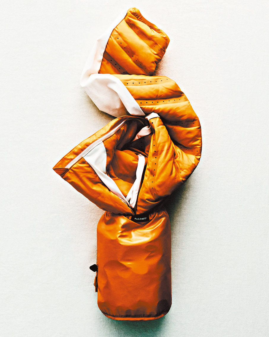 ●外套可收納進自身口袋