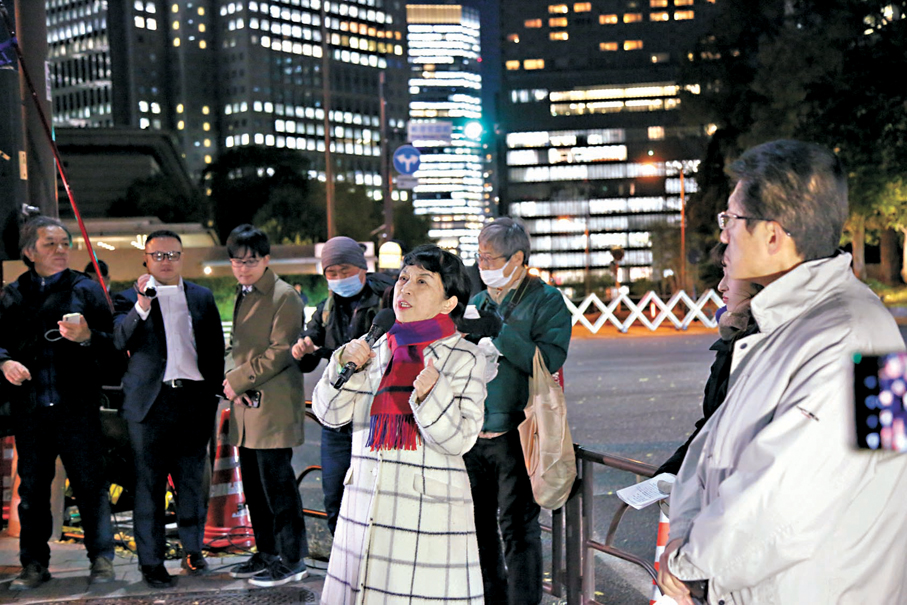 ●日本社民黨黨首、參議院議員福島瑞穗在集會現場發表演講。 中新社