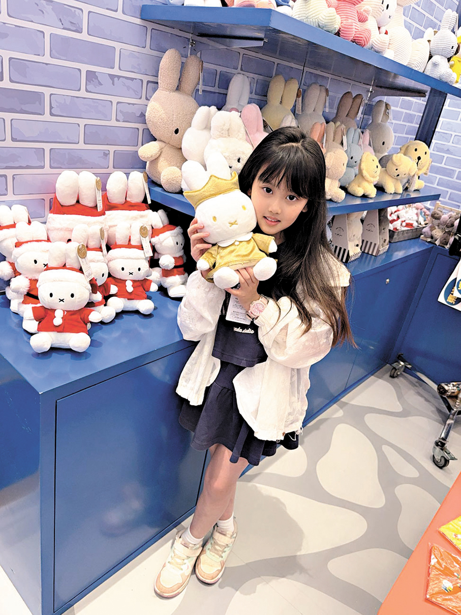 ●在期間限定店內，粉絲購買心頭好。