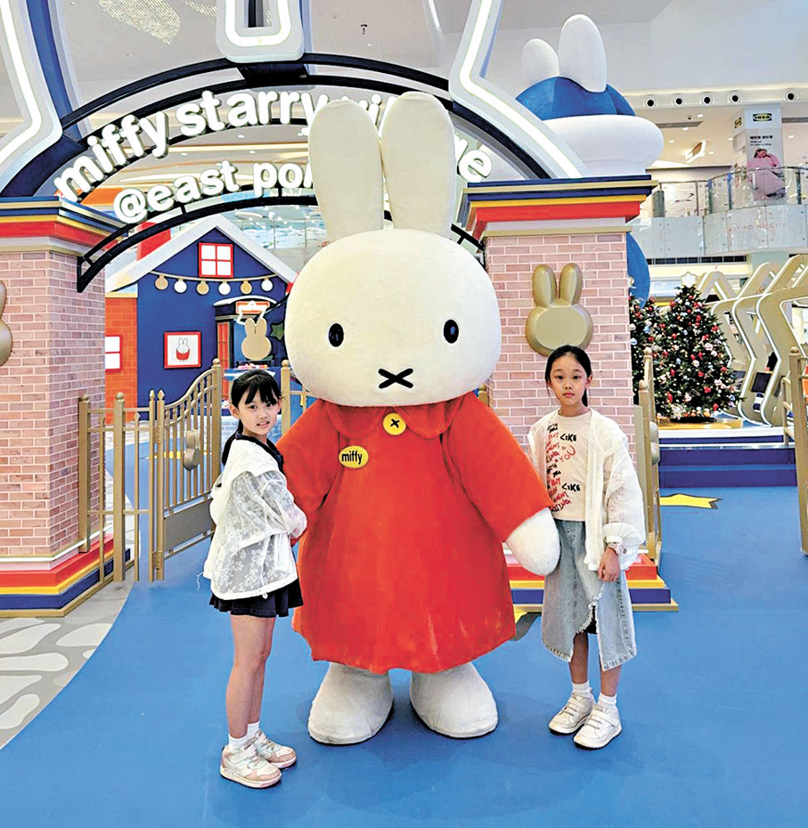 ●人見人愛的miffy於指定日子驚喜登場，與粉絲合照。