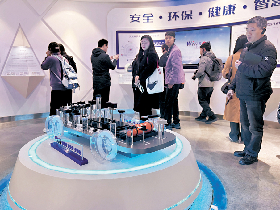 ●漢威柔性傳感器已供應特斯拉、華為等多家全球頭部人形機器人企業。  香港文匯報記者劉蕊  攝