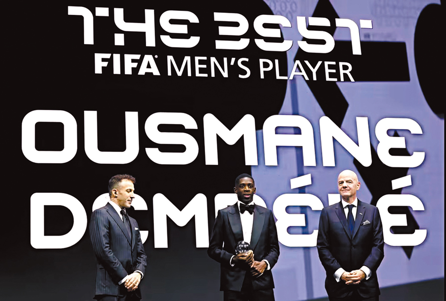 ●奧士文尼迪比利（中）當選世界足球先生。  FIFA圖片