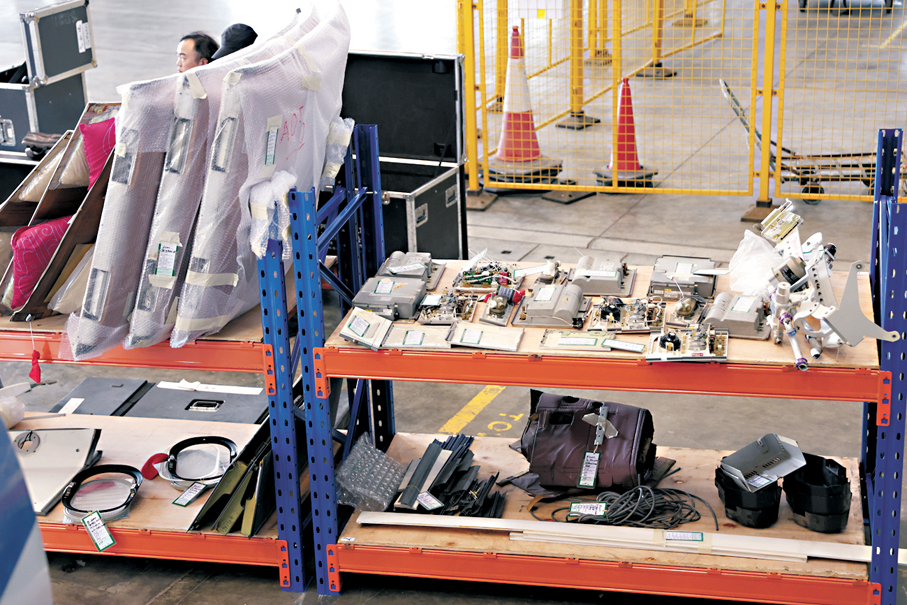 ●學員可以在飛機上進行部件的拆卸與安裝操作。 香港文匯報記者萬霜靈  攝