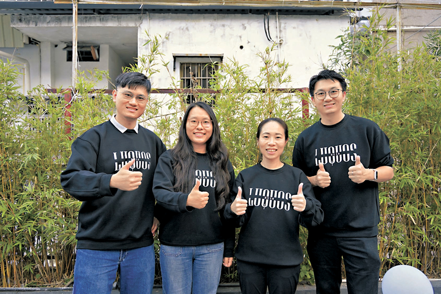 ●盧怡君（右二）與項目主要研究參與者。 港中大圖片