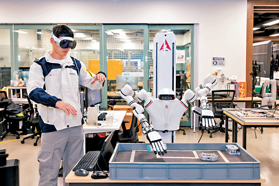 ●研究構建了一種嶄新人機協作架構，可因應應用場景打造不同的智能機器人製造系統。 港理大圖片