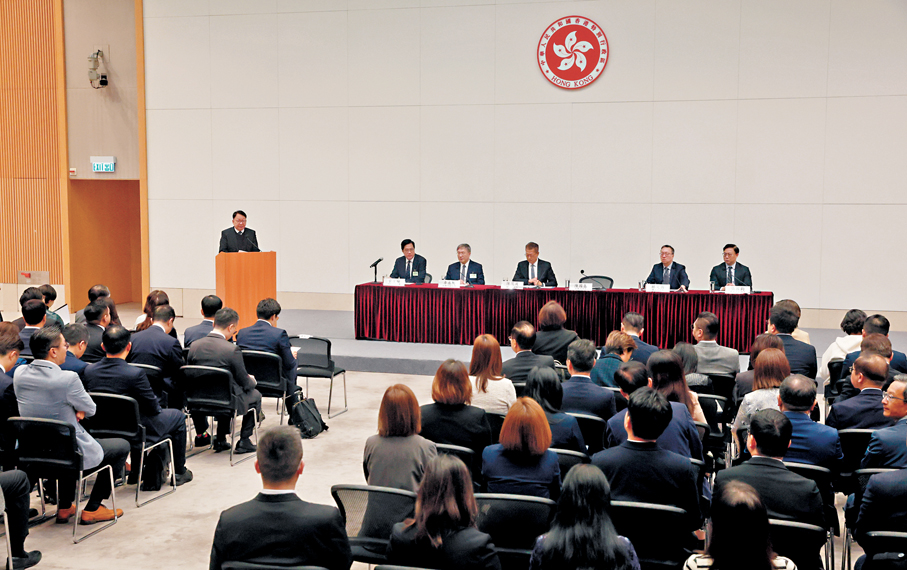 ●特區政府與第八屆立法會候任議員交流會昨日舉行。 