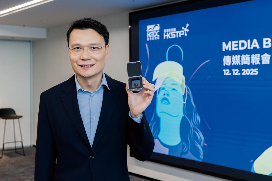 ●Airoma AI Ltd.總經理王國聰介紹全球首個基於微機電系統與人工智能的氣味感應器——「電子鼻」。