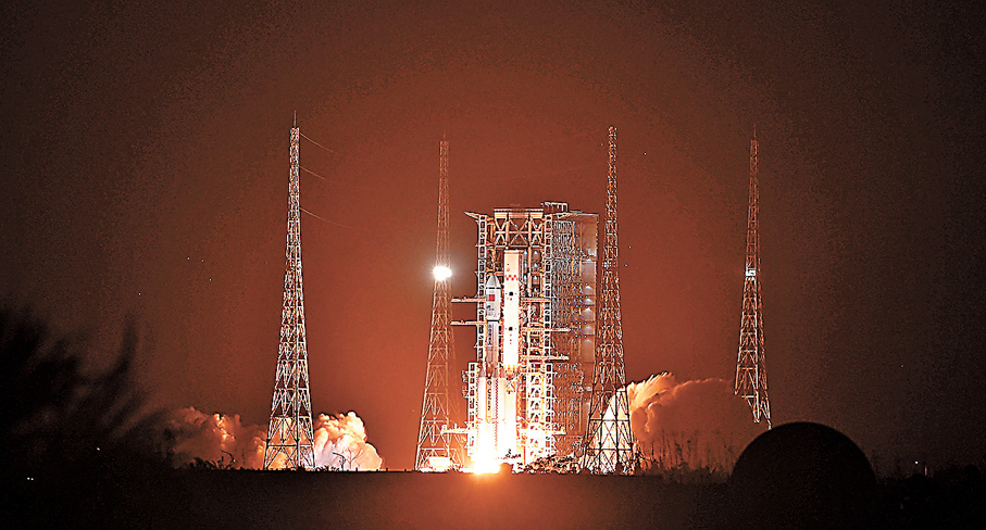 ●圖為搭載天舟九號貨運飛船的長征七號遙十運載火箭點火發射。 資料圖片