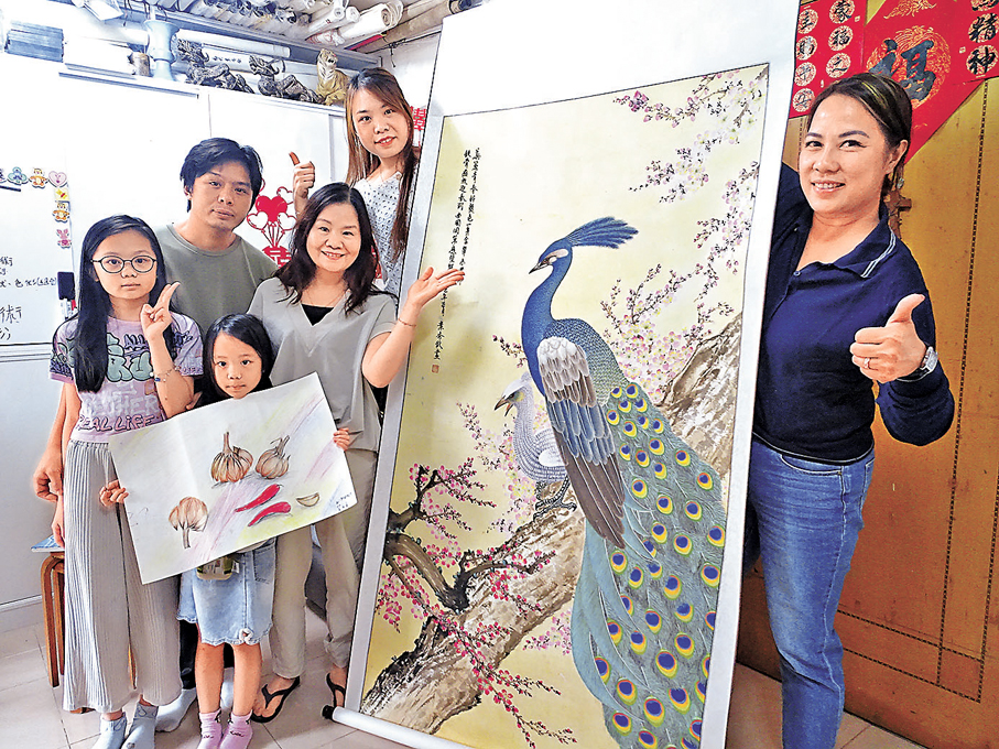 ●莫家成員葉秀釵、莫鈞陶、莫鈞瑜、莫文恩、莫文希都是學習畫畫。