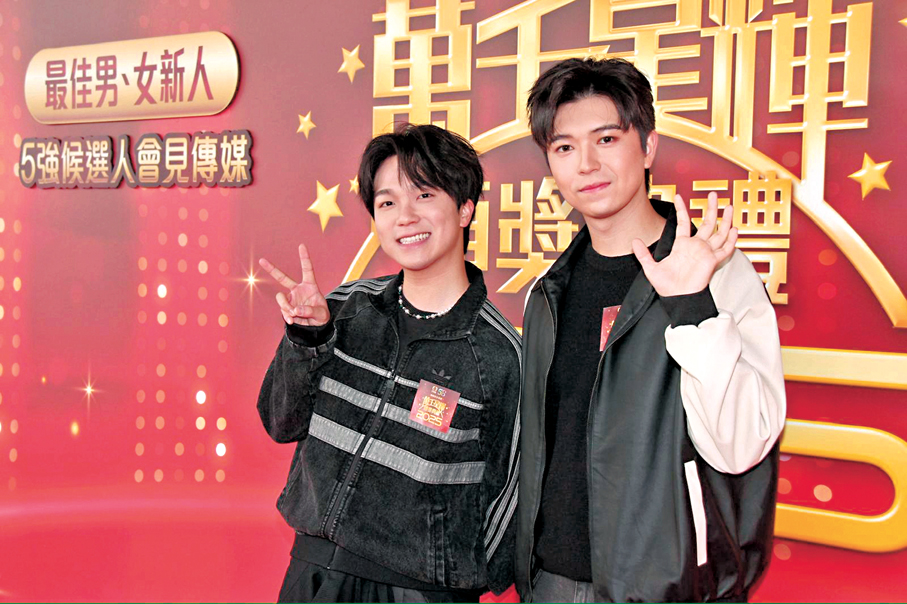 ●曾錦燊（右）讚何晉樂是全方位藝人。 香港文匯報記者達里  攝