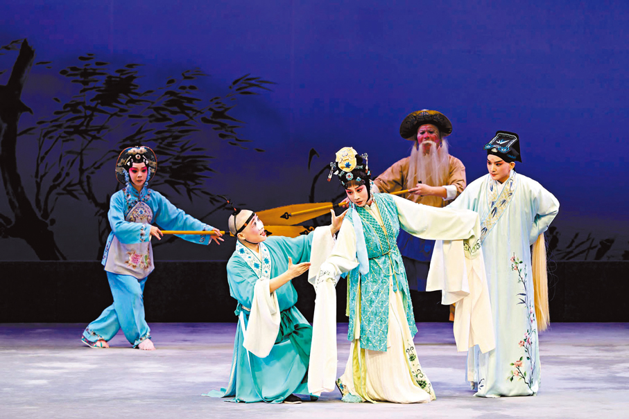 ●胡維露與羅晨雪決定在《玉簪記》中演唱兩支曾被精簡的曲牌。