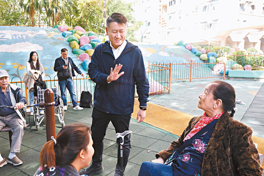 ●長期在新界北深耕地區工作的姚銘深受街坊歡迎，今年首次循新界北地區直選參加立法會選舉便成功當選。 香港文匯報記者黃艾力  攝