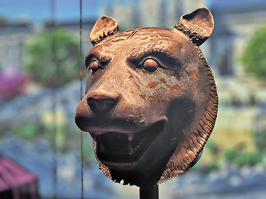 ●此次特展展出虎首文物原件。 記者于海江  攝