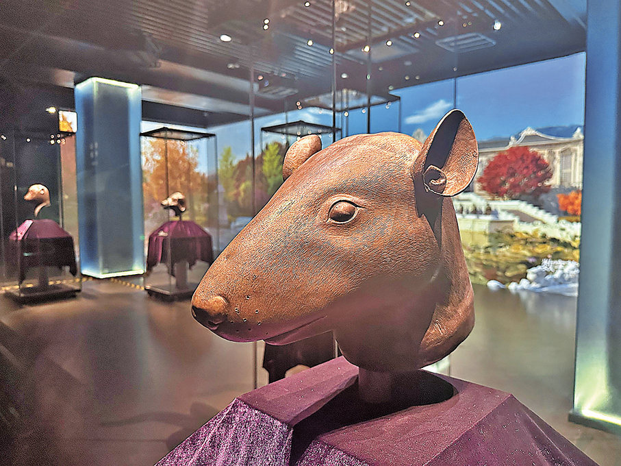 ●此次特展展出鼠獸首複製件。 記者于海江  攝