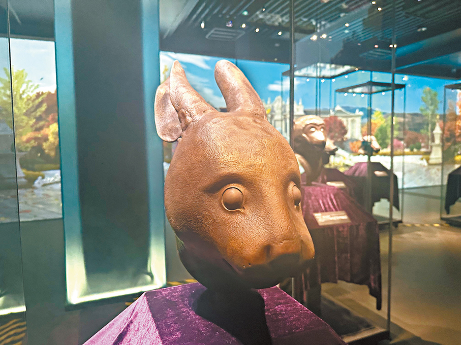 ●此次特展展出兔獸首複製件。 記者于海江  攝