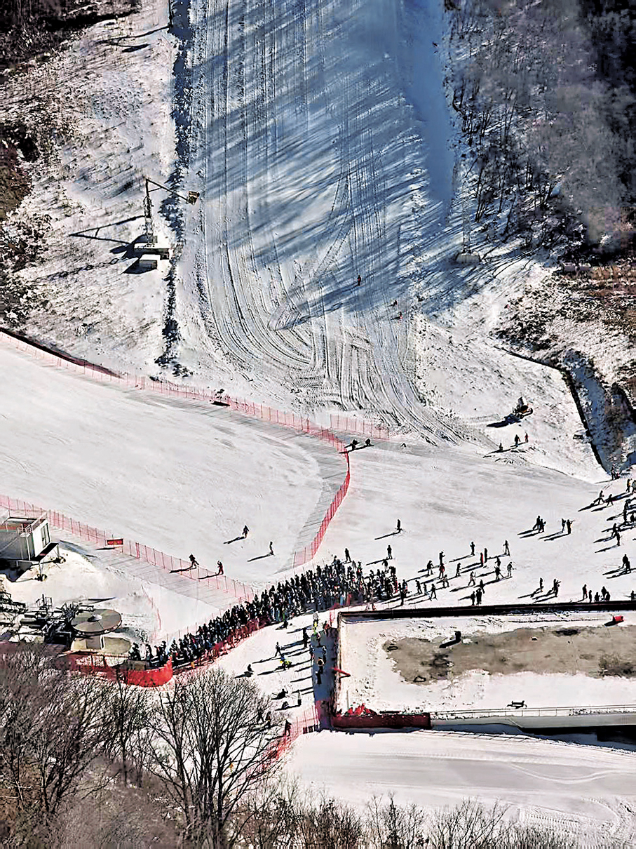 ●國家高山滑雪中心「雪飛燕」近日正式開鑼。