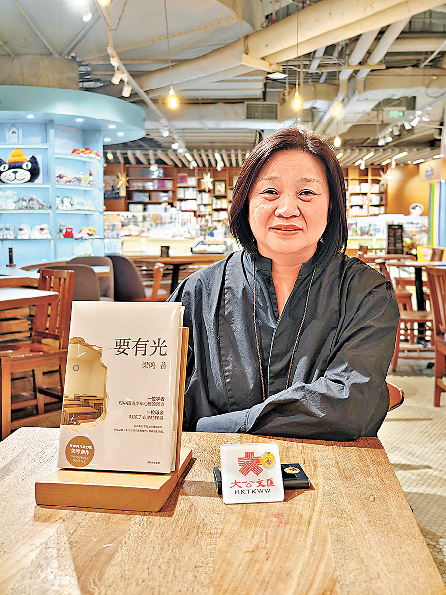 ●梁鴻接受香港文匯報專訪。   記者胡若璋 攝