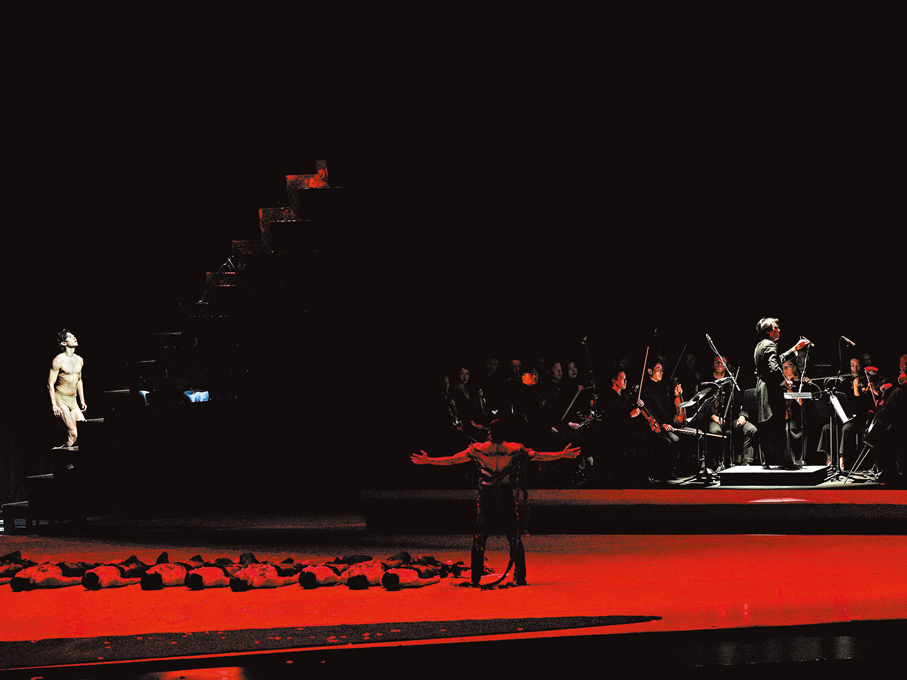 ●《最後的歌》創作靈感源自王爾德的《夜鶯與玫瑰》，嘗試探討遙不可及的理想與慾望，以及關於美的意義。